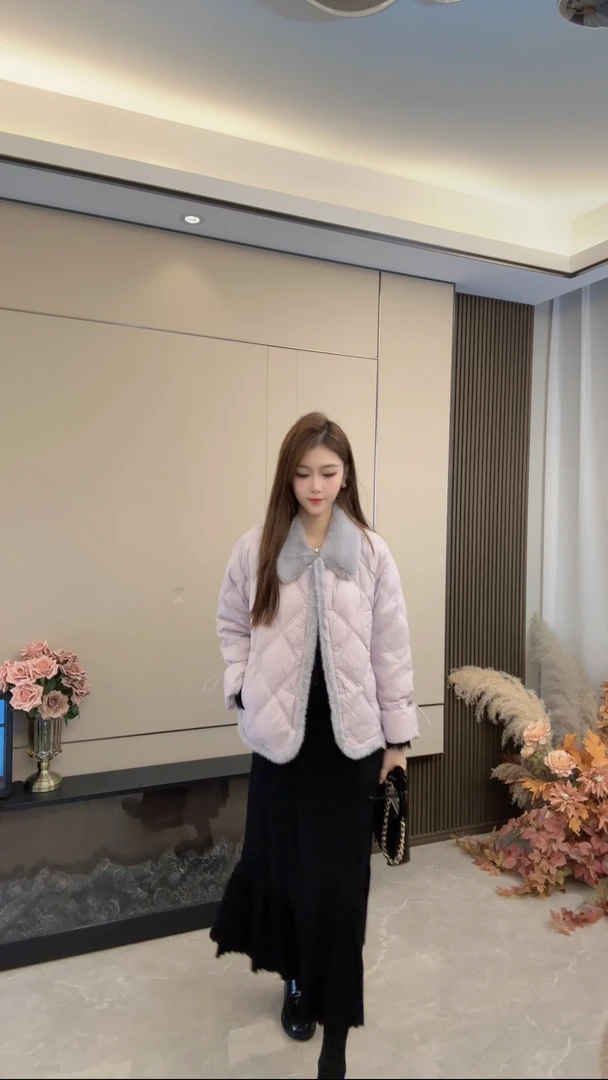 【鹿百万】冬季新款时尚淡紫色小香风菱格羽绒服