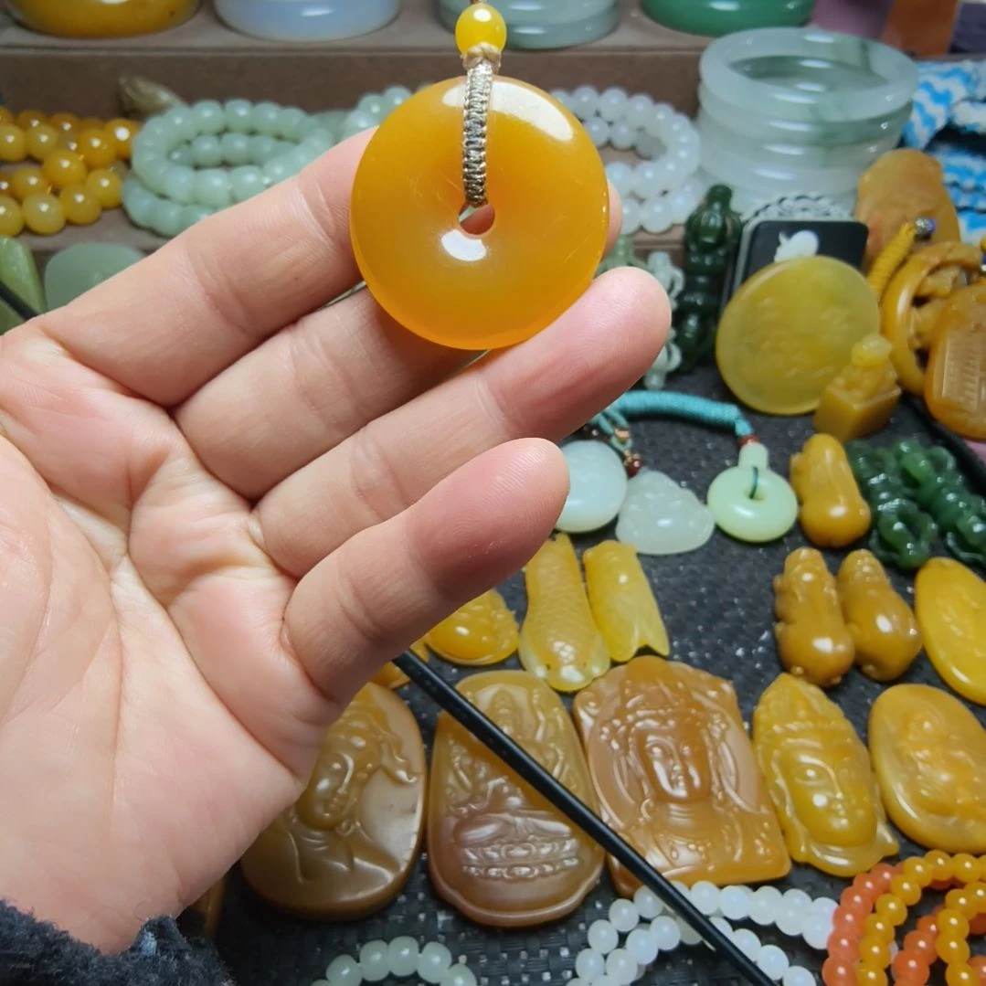 石英质玉（黄龙玉）未镶嵌颈饰