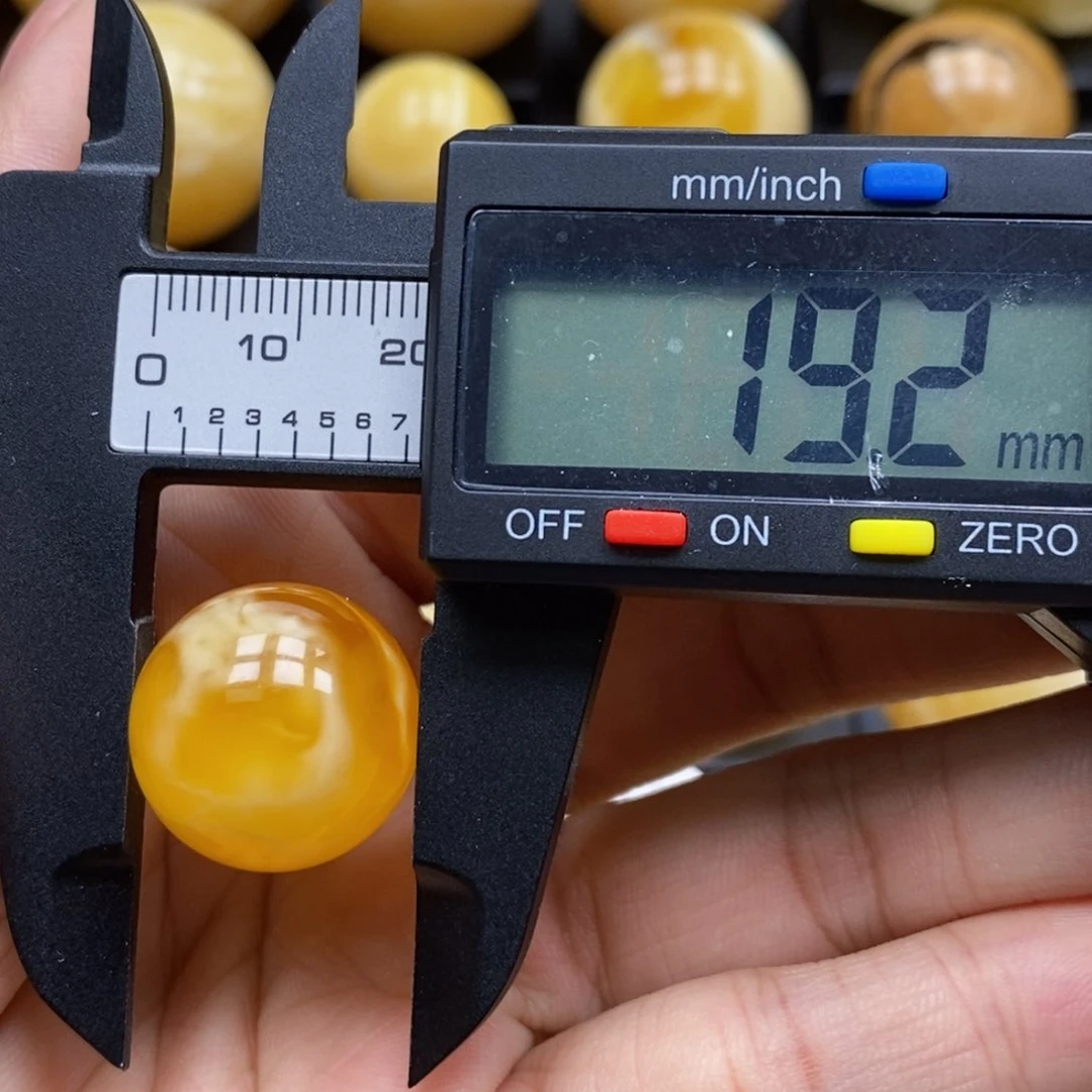 蜜蜡未镶嵌珠宝奇石