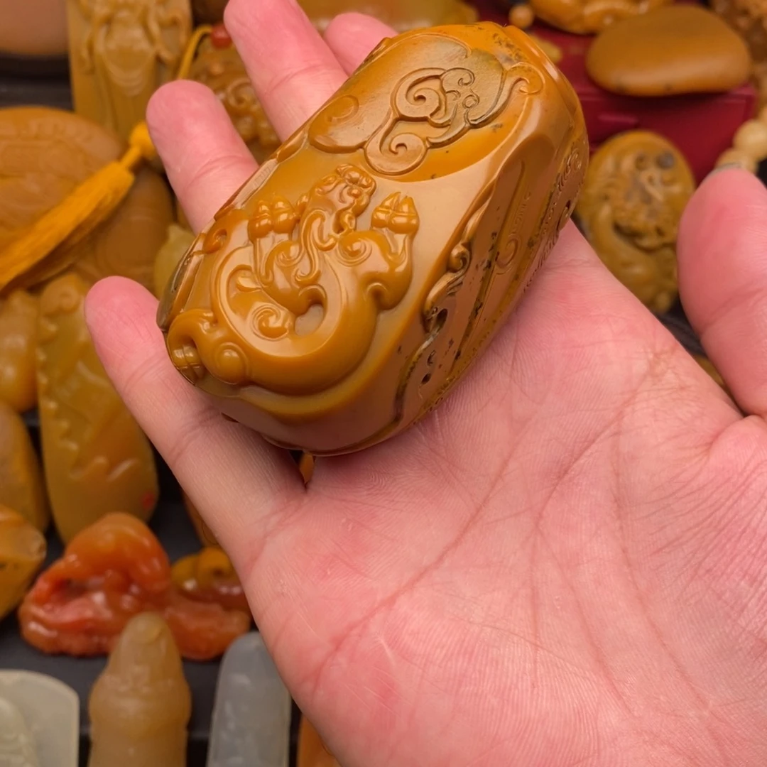 石英质玉未镶嵌颈饰