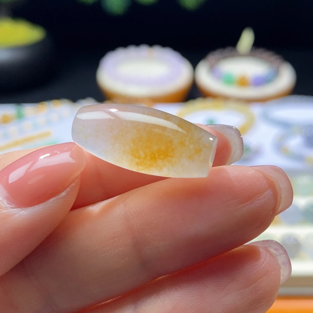 翡翠未镶嵌颈饰冰黄橄榄珠