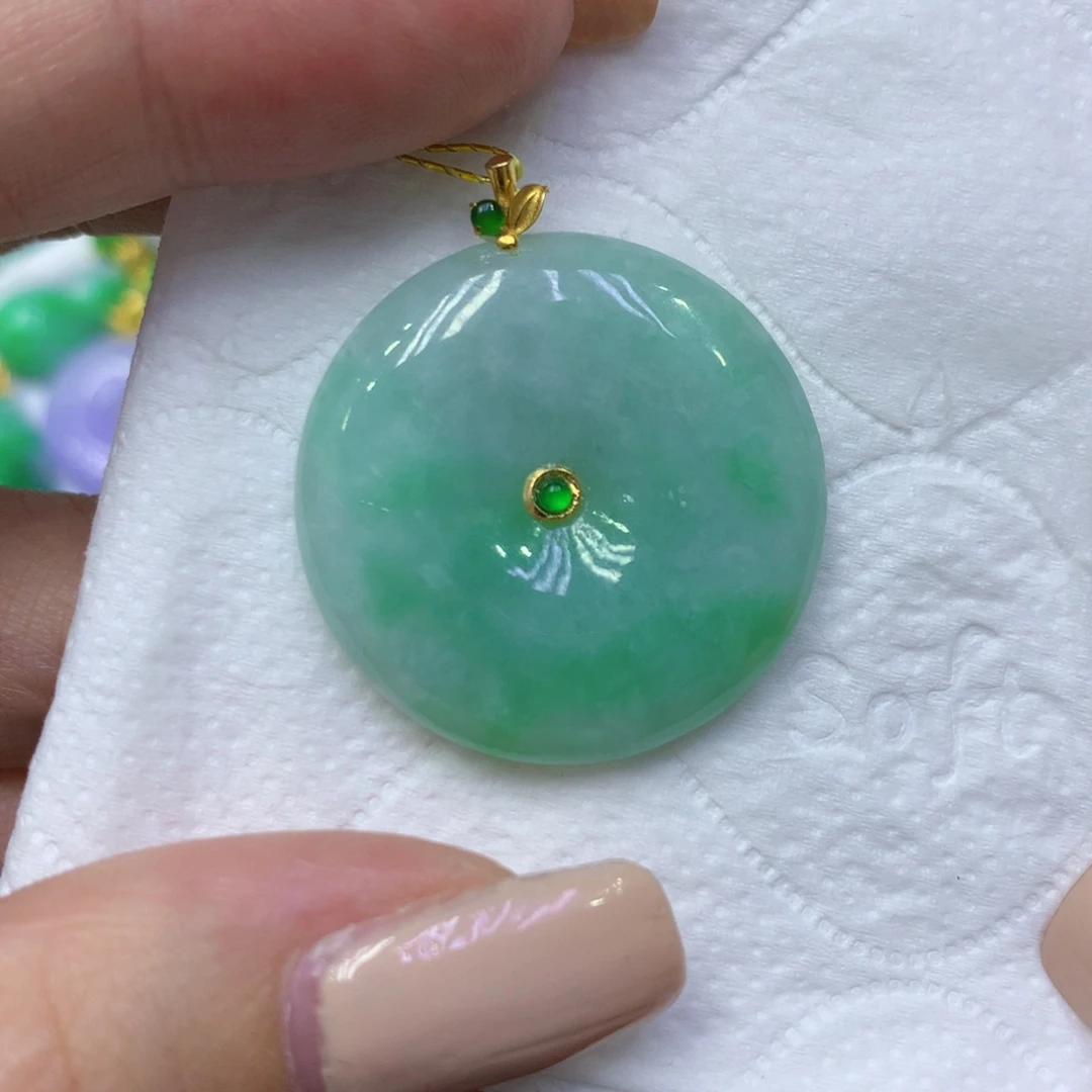 颈饰18K金镶嵌翡翠