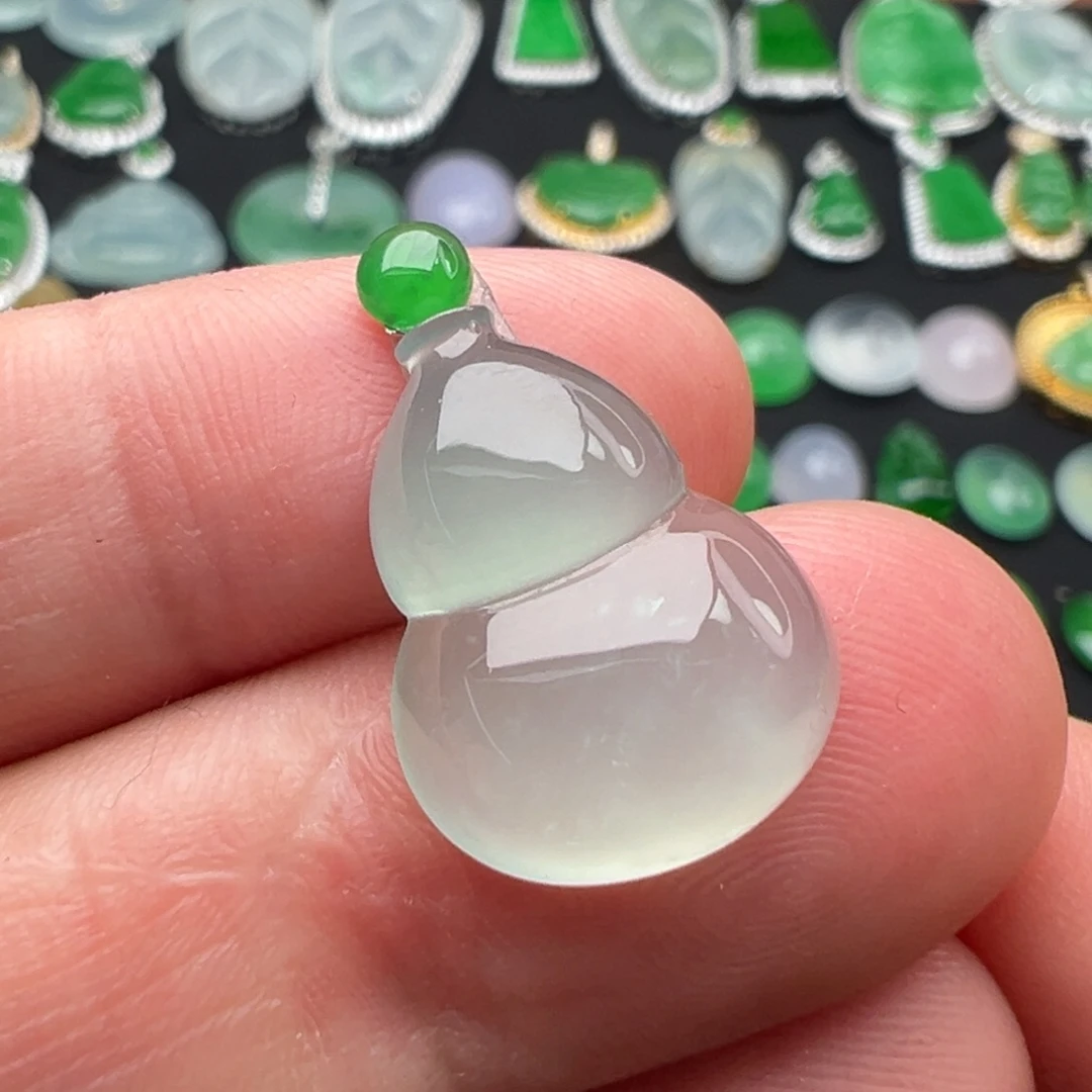 翡翠颈饰未镶嵌葫芦18.2