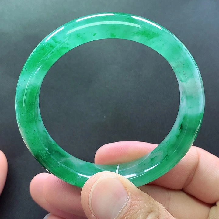 未镶嵌手镯石英质玉