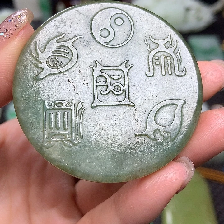 翡翠未镶嵌挂件清