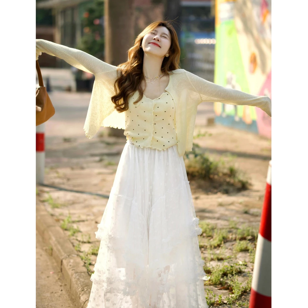A256+B134韩系温柔波点吊带背心外搭针织开衫搭蕾丝半身裙三件套