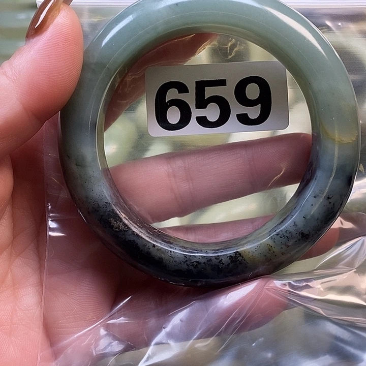 伊***莲蛇纹石玉未镶嵌手镯