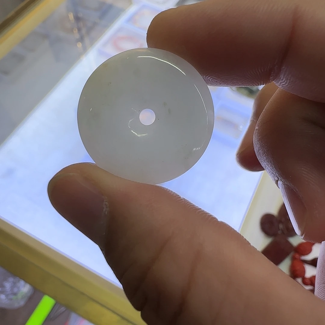 翡翠未镶嵌颈饰平安扣