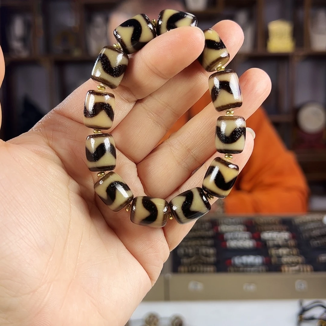 玛瑙/玉髓合金颈饰～黑金牙牙