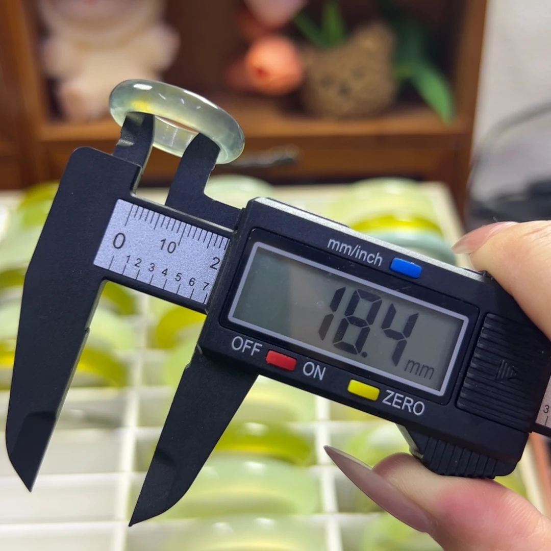蛇纹石玉未镶嵌手镯95