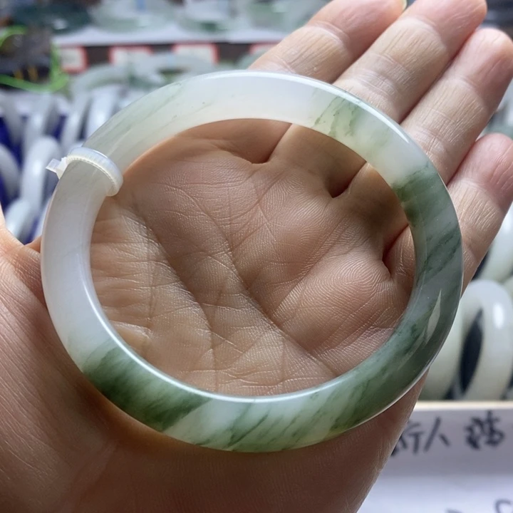 手镯石英质玉未镶嵌