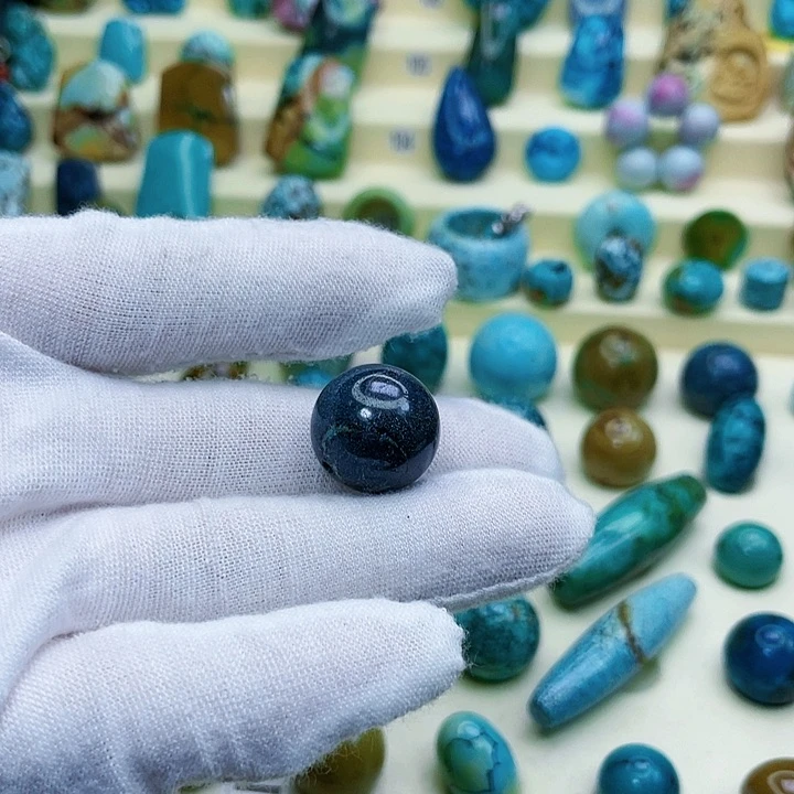 绿松石颈饰未镶嵌