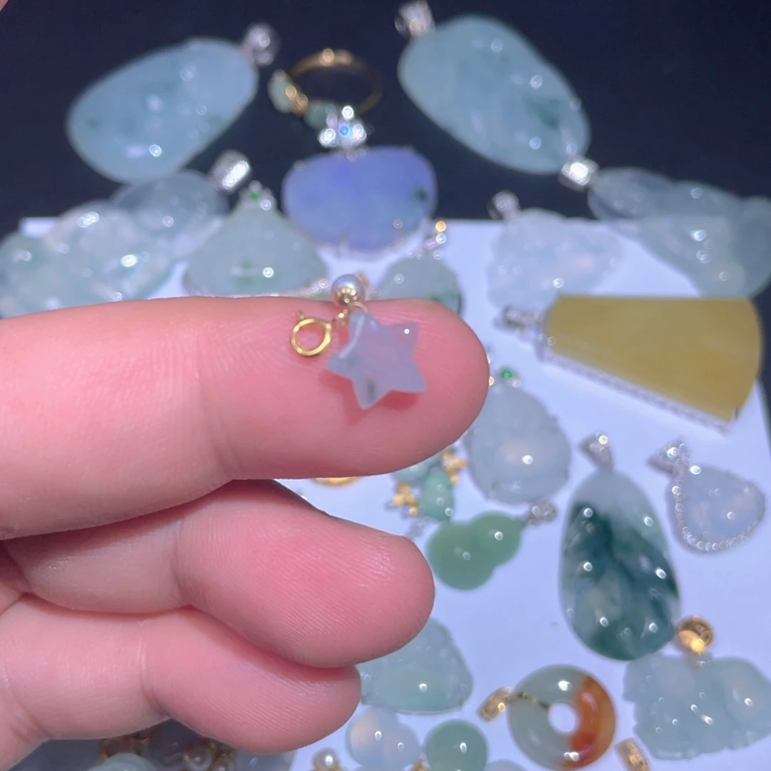 翡翠18K金镶嵌颈饰翡翠