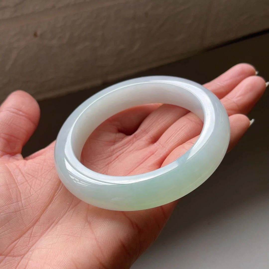 翡翠手镯未镶嵌56.3圈三天鉴赏期（有瑕）