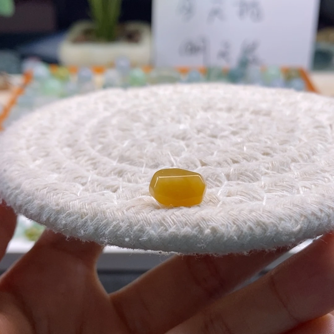 翡翠散珠天然翡翠随形，有小内纹