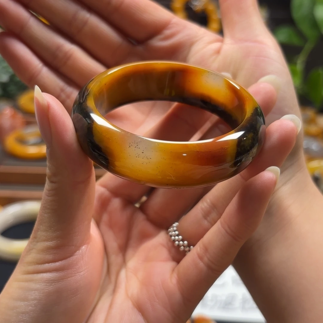 s***e石英质玉（黄龙玉）未镶嵌手镯