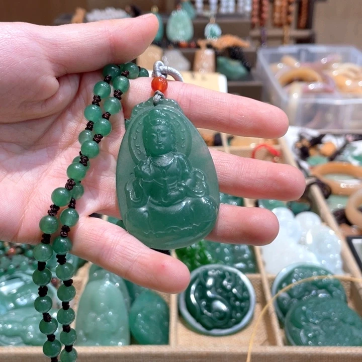 石英质玉未镶嵌颈饰