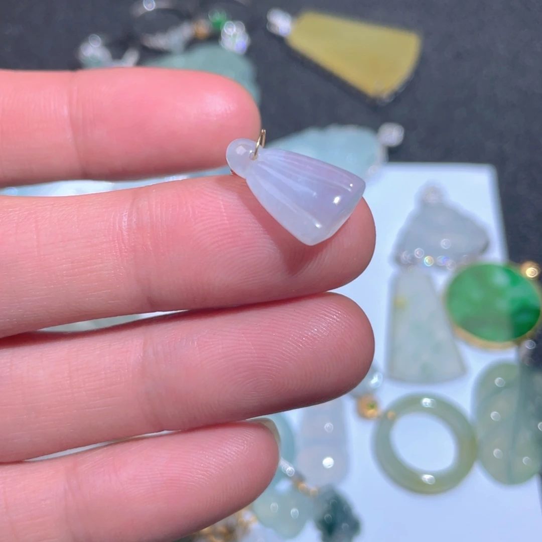 翡翠颈饰18K金镶嵌翡翠