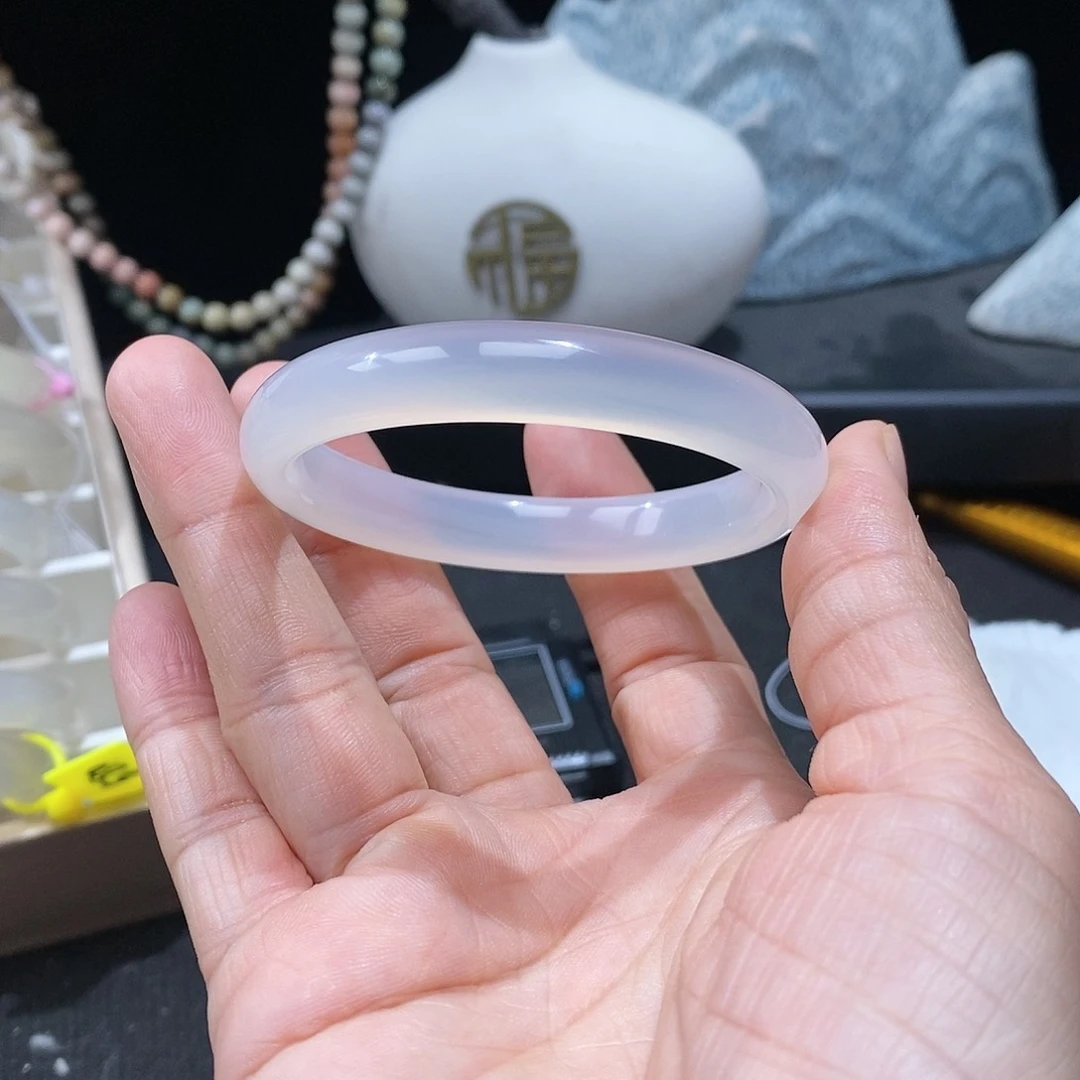 玛瑙/玉髓手镯未镶嵌52