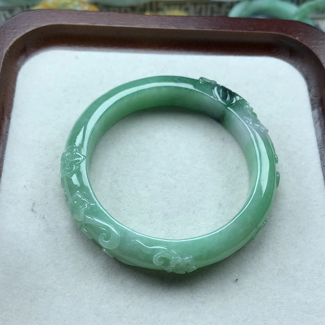 未镶嵌手镯翡翠复古风格