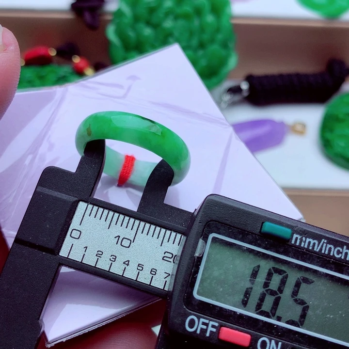 翡翠未镶嵌戒指戒指