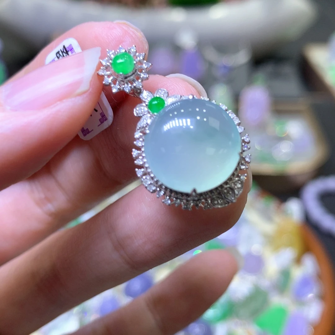 【闪购商品】翡翠颈饰18K金镶嵌翡翠吊坠项链