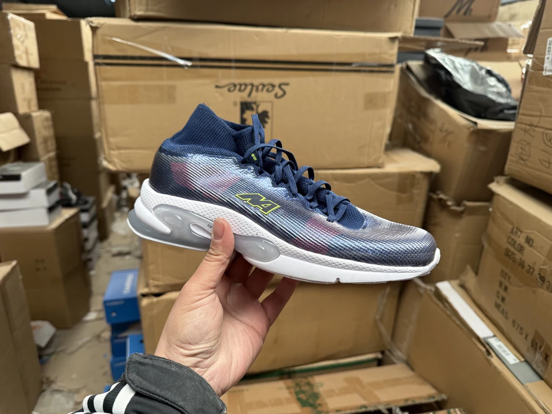 浮力跑鞋 中邦超好看 偏瘦 微瑕