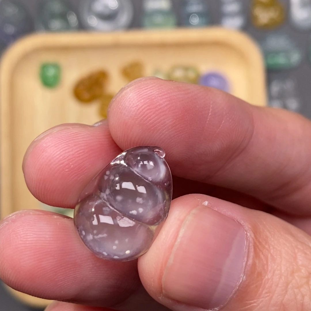 翡翠未镶嵌颈饰福豆