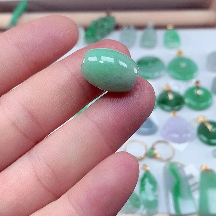 颈饰未镶嵌翡翠吊坠