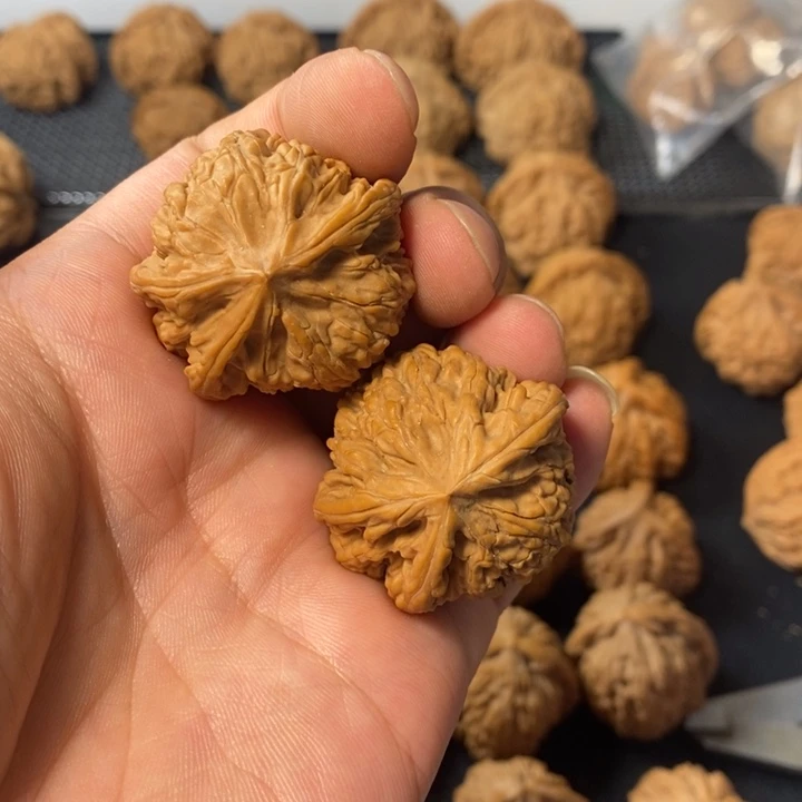 英***楠把件桃核4688654678
