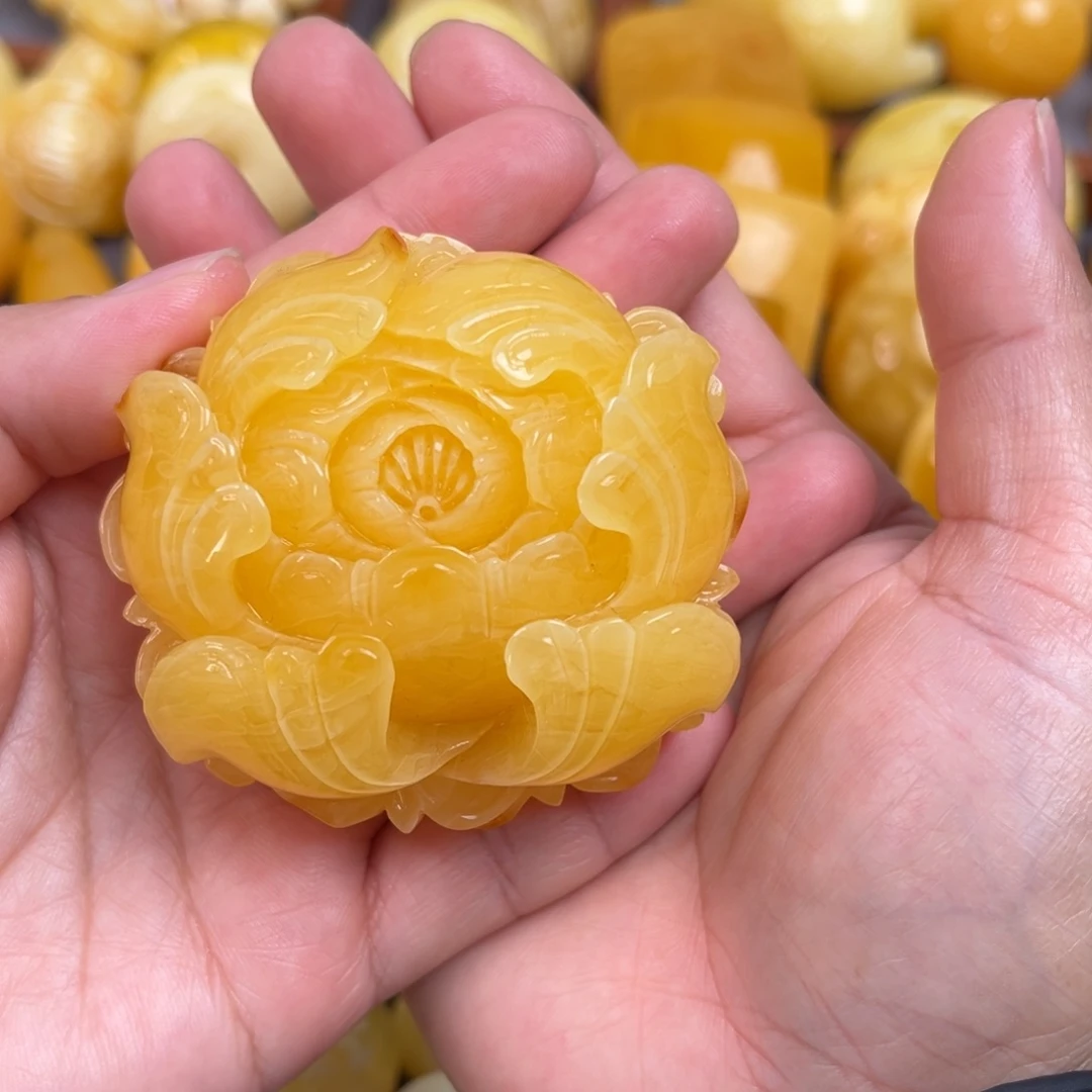 蜜蜡裸石未镶嵌牡丹花