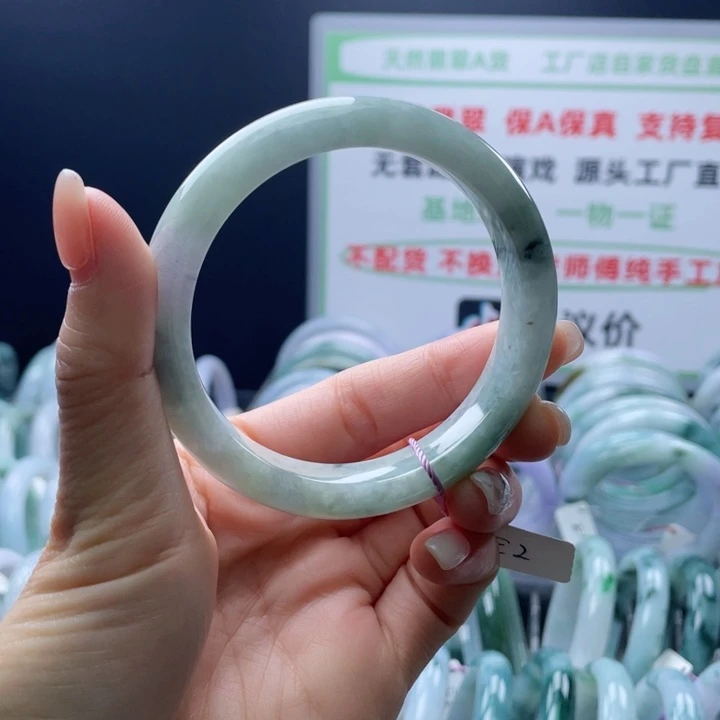 翡翠未镶嵌手镯正