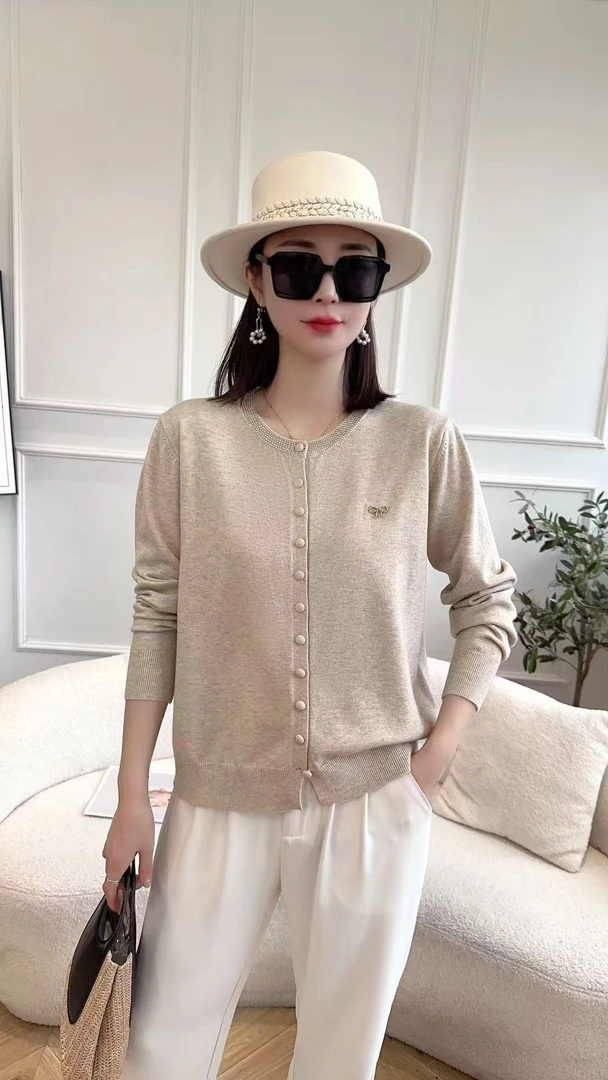 时尚百搭简约款针织上衣内搭外穿宽松遮肉显瘦女款针织衫