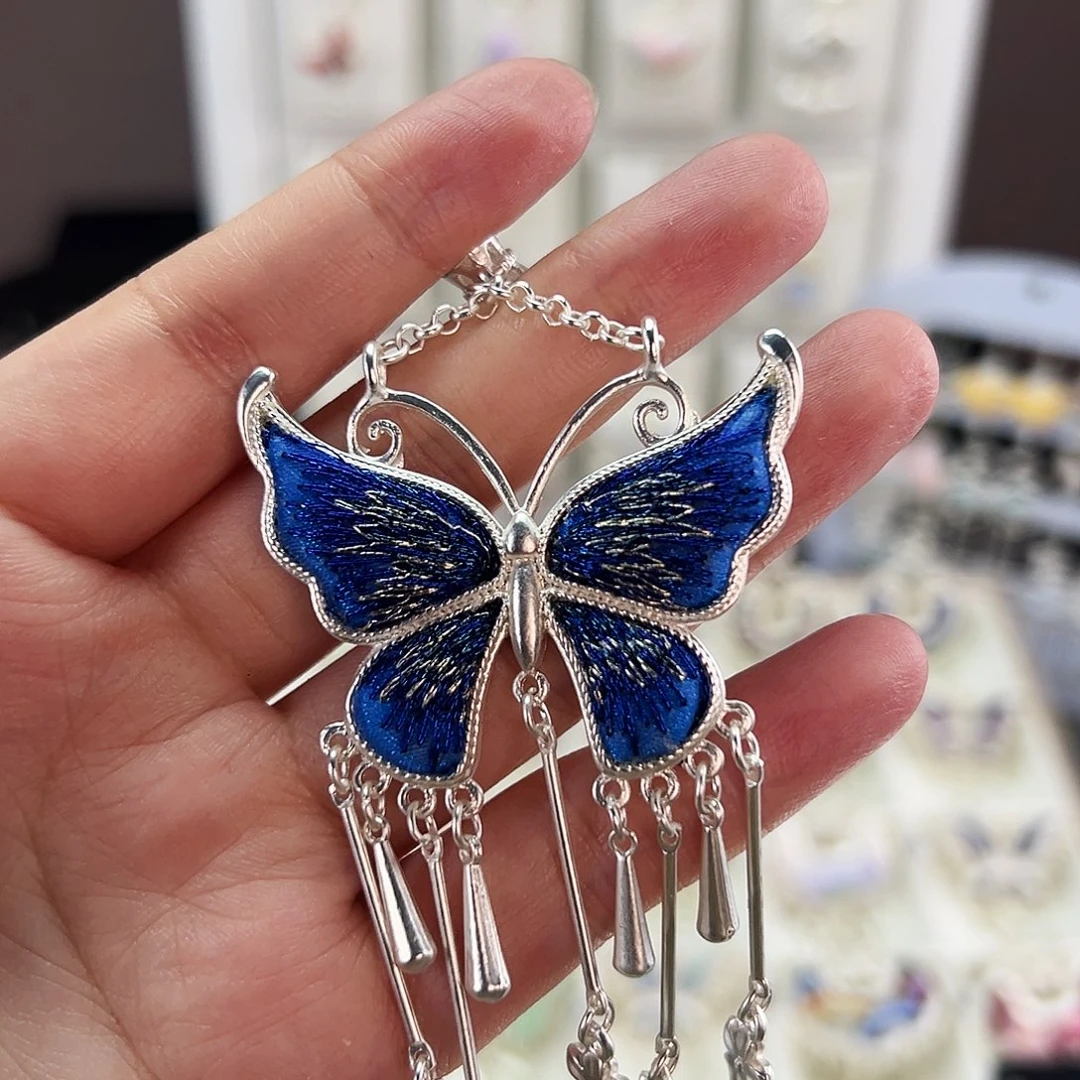 布艺合金蝴蝶吊坠
