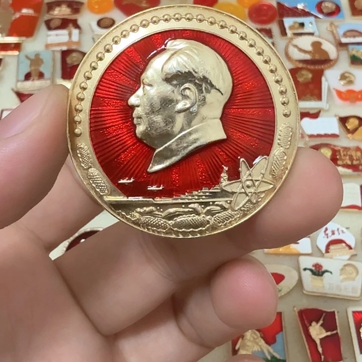 铝凌*洛毛爷爷像章