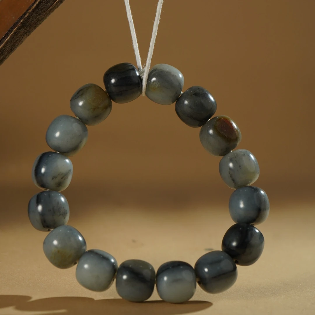 HA00183和田玉青花带皮老型珠吊坠