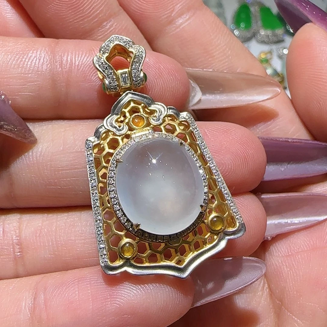 【闪购商品】颈饰18K金镶嵌翡翠天然