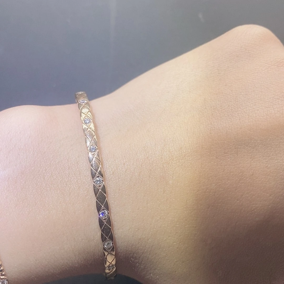 钻石手镯18K金镶嵌菱格手镯半钻窄k玫17