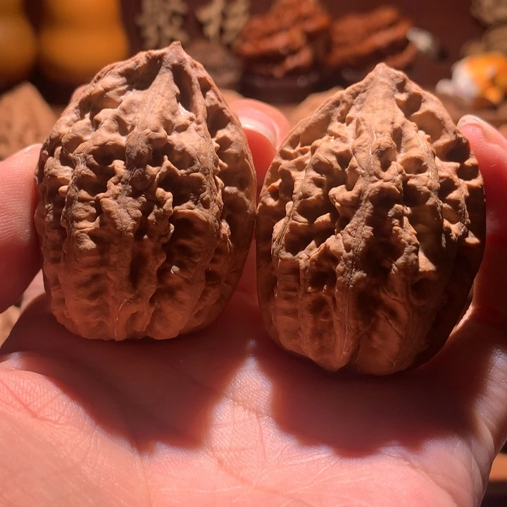 文玩核桃吊坠楸玥核52微色差