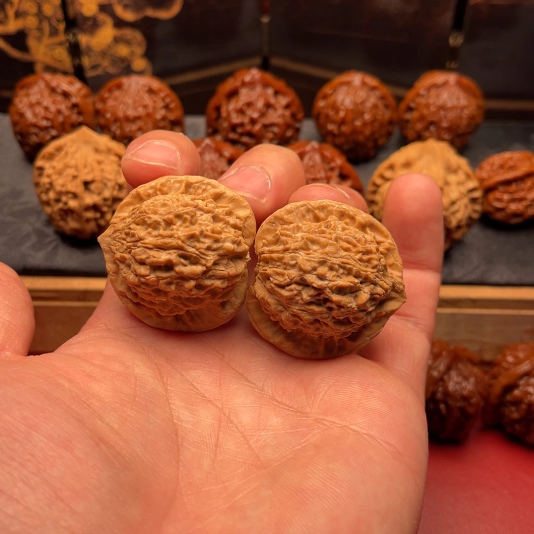 文玩核桃把件棋盘山小帽