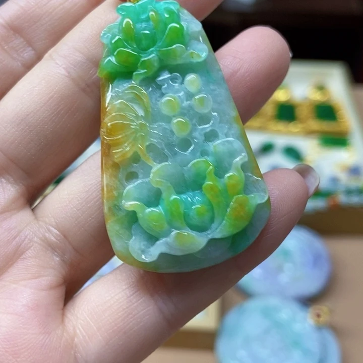 翡翠未镶嵌颈饰吊坠