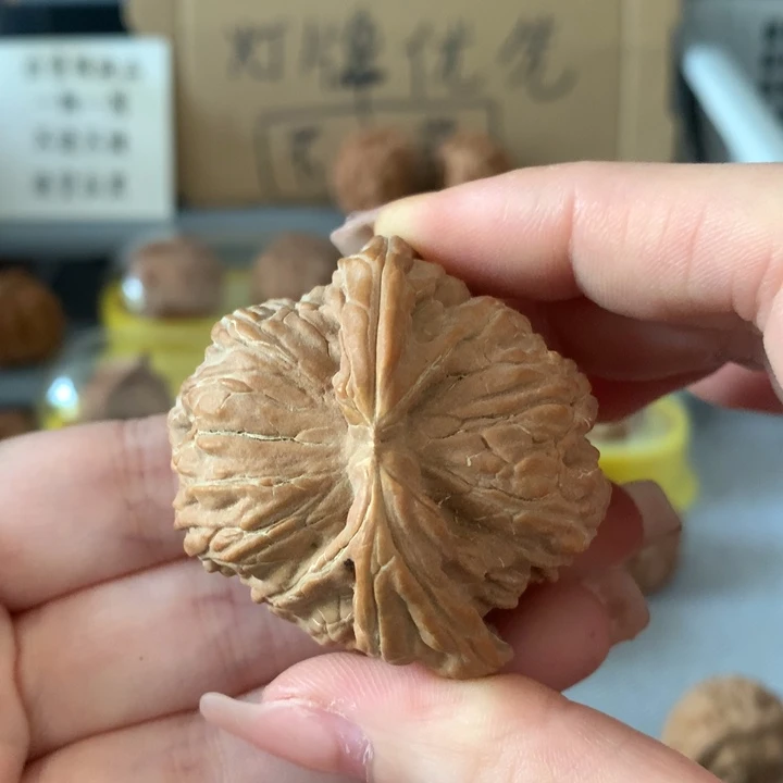 时***间文玩核桃吊坠异形单只，有瑕疵