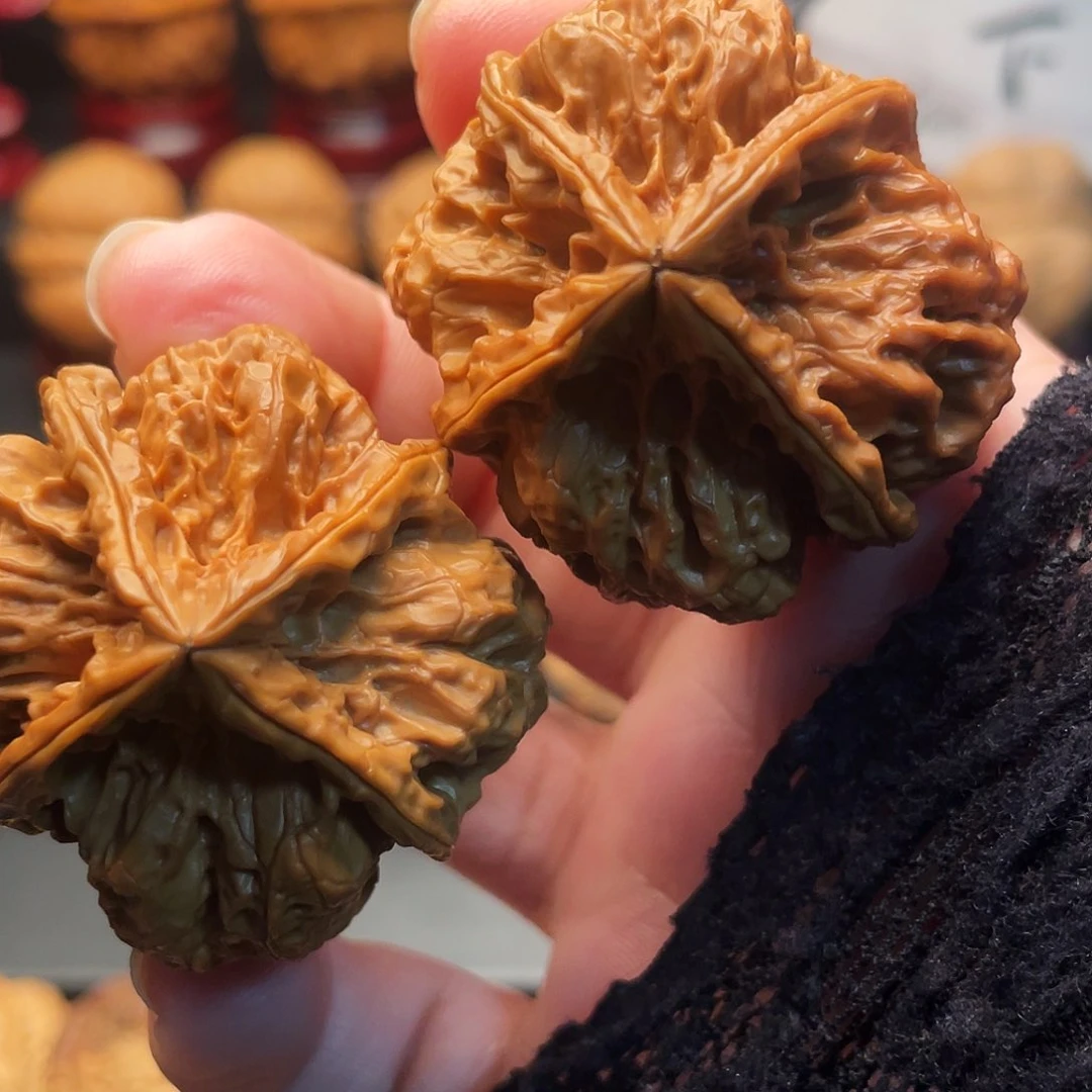 文玩核桃吊坠塔王四
