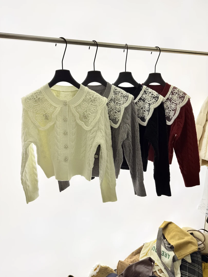 Coriander 香菜韩版时尚刺绣领开衫毛衣688073