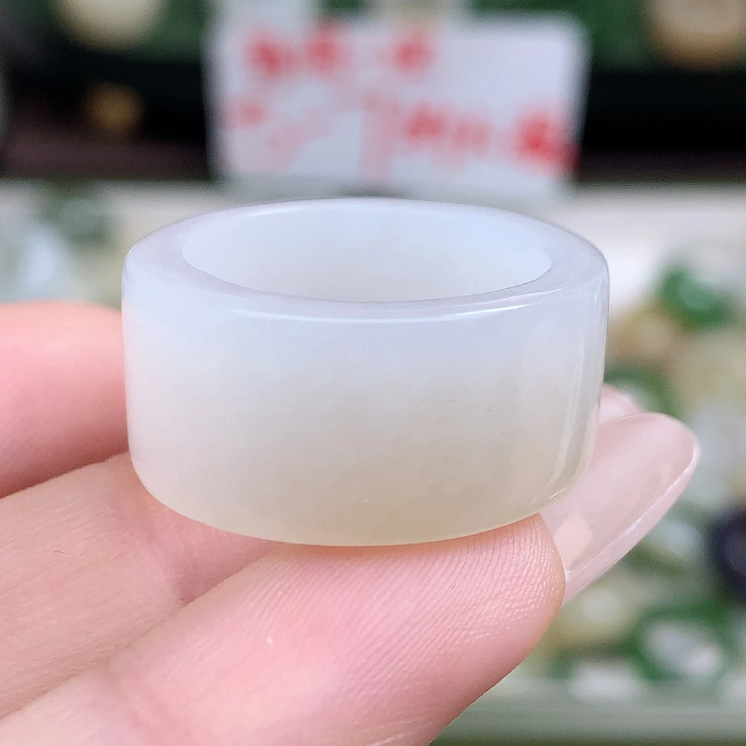 未镶嵌戒指和田玉