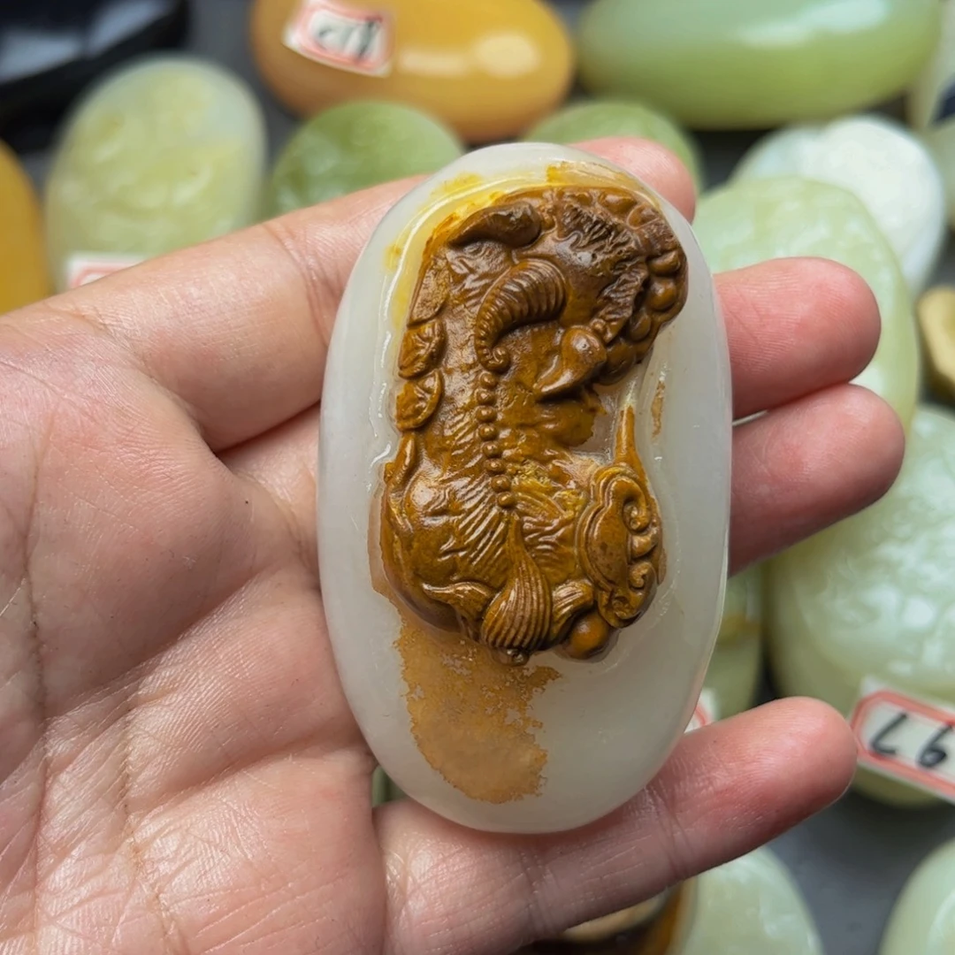 夜***凉石材方解石手把件貔貅