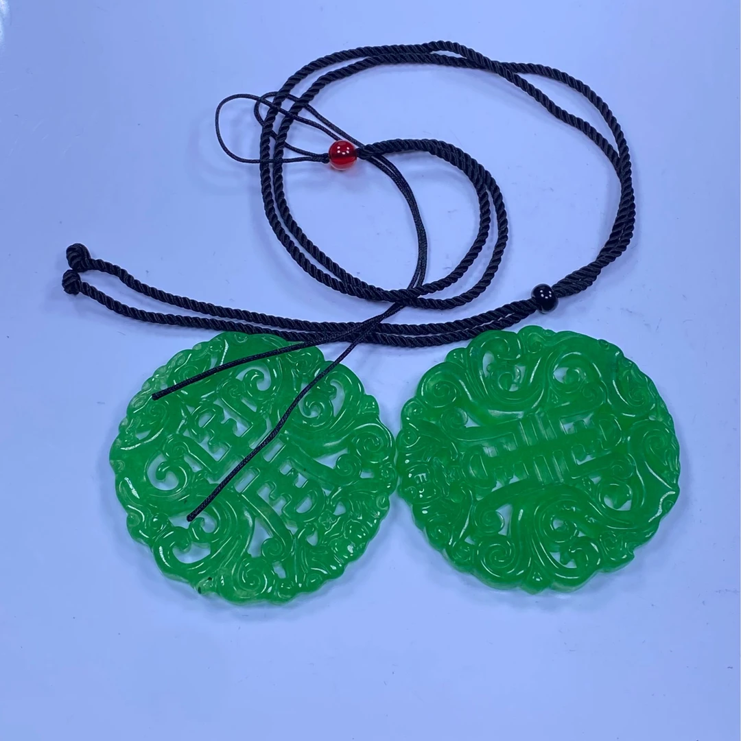 大雕刻绿色牌(配绳子）随机发一个L11