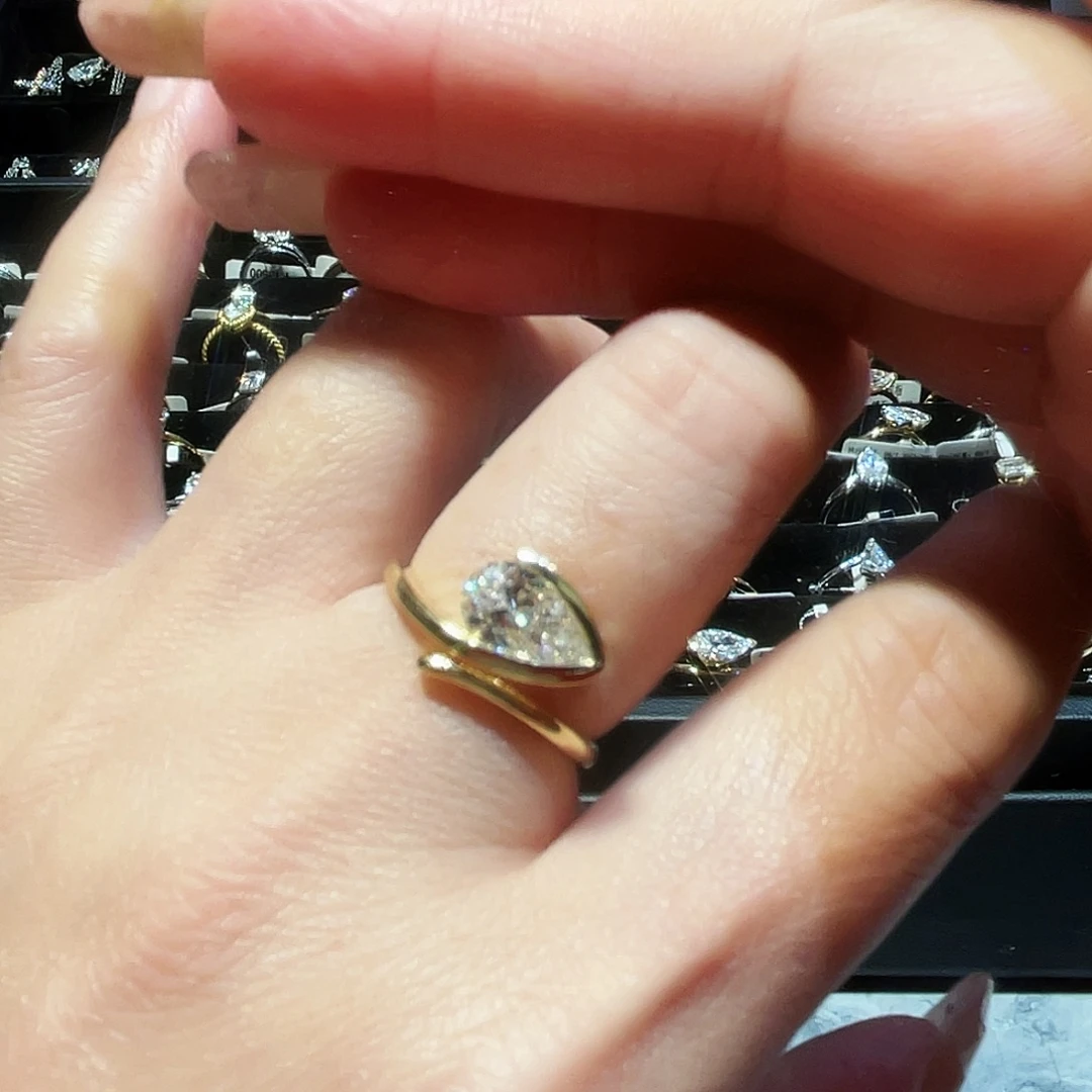 实验室培育钻石18K金镶嵌1克拉，13