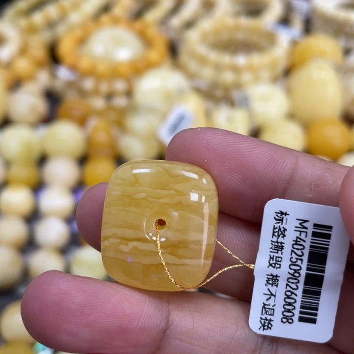 蜜蜡未镶嵌裸石22*20*9.7mm小藏扣