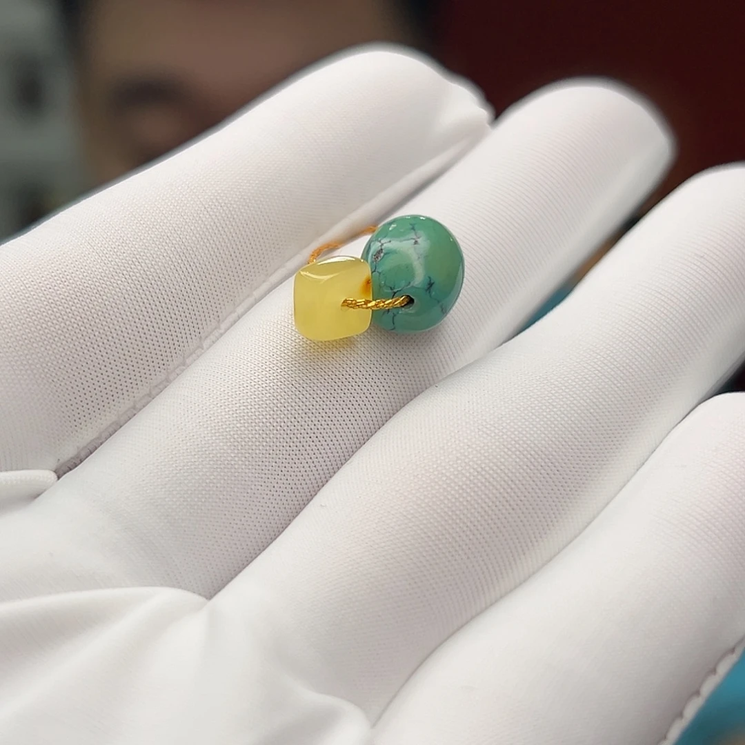 蜜蜡未镶嵌珠宝奇石